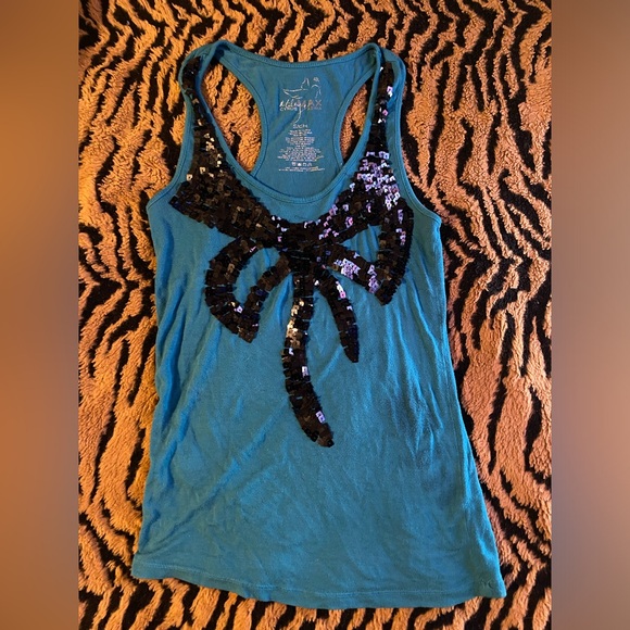 blue/turquoise tank w black sequin bow - Picture 1 of 4